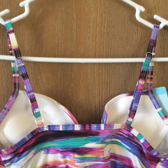 ๐ Assets by Spanx Swim Top - Picture 5 of 13